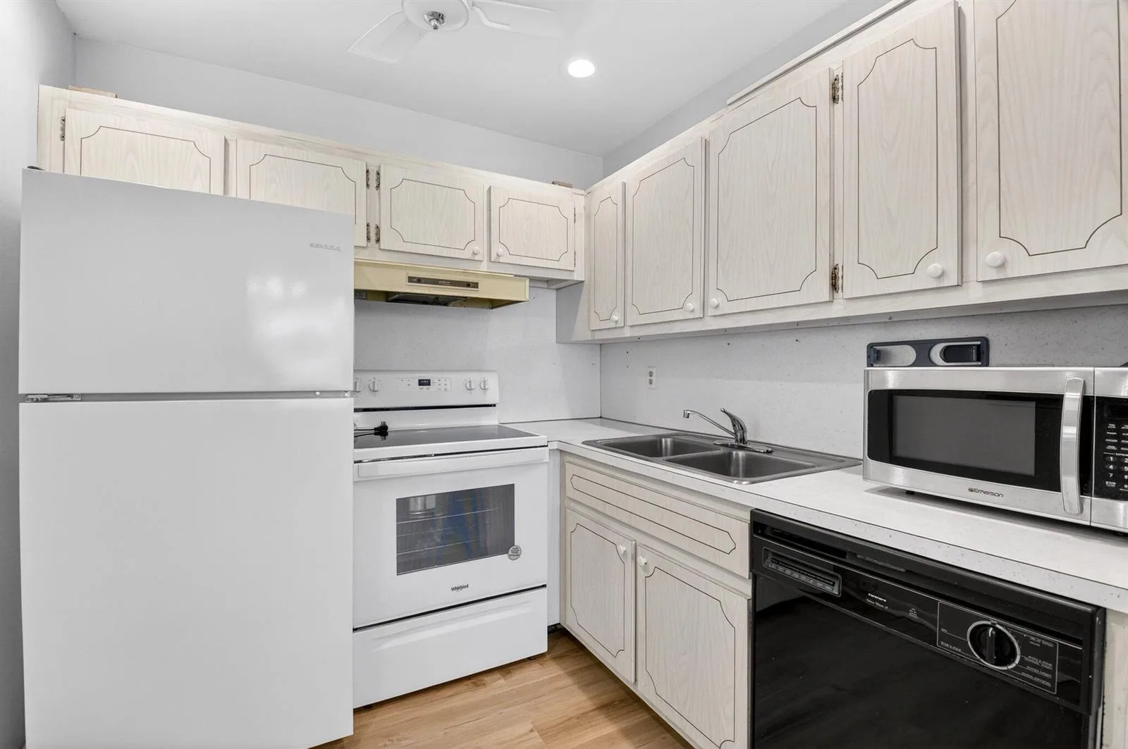 480 Horizon W # 205, Boynton Beach, FL 33435 photo 9