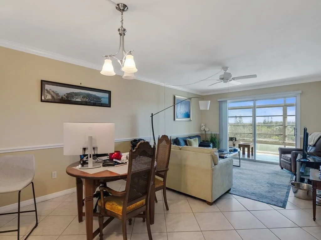 2333 Indian River Boulevard, Vero Beach, FL 32960 photo 8