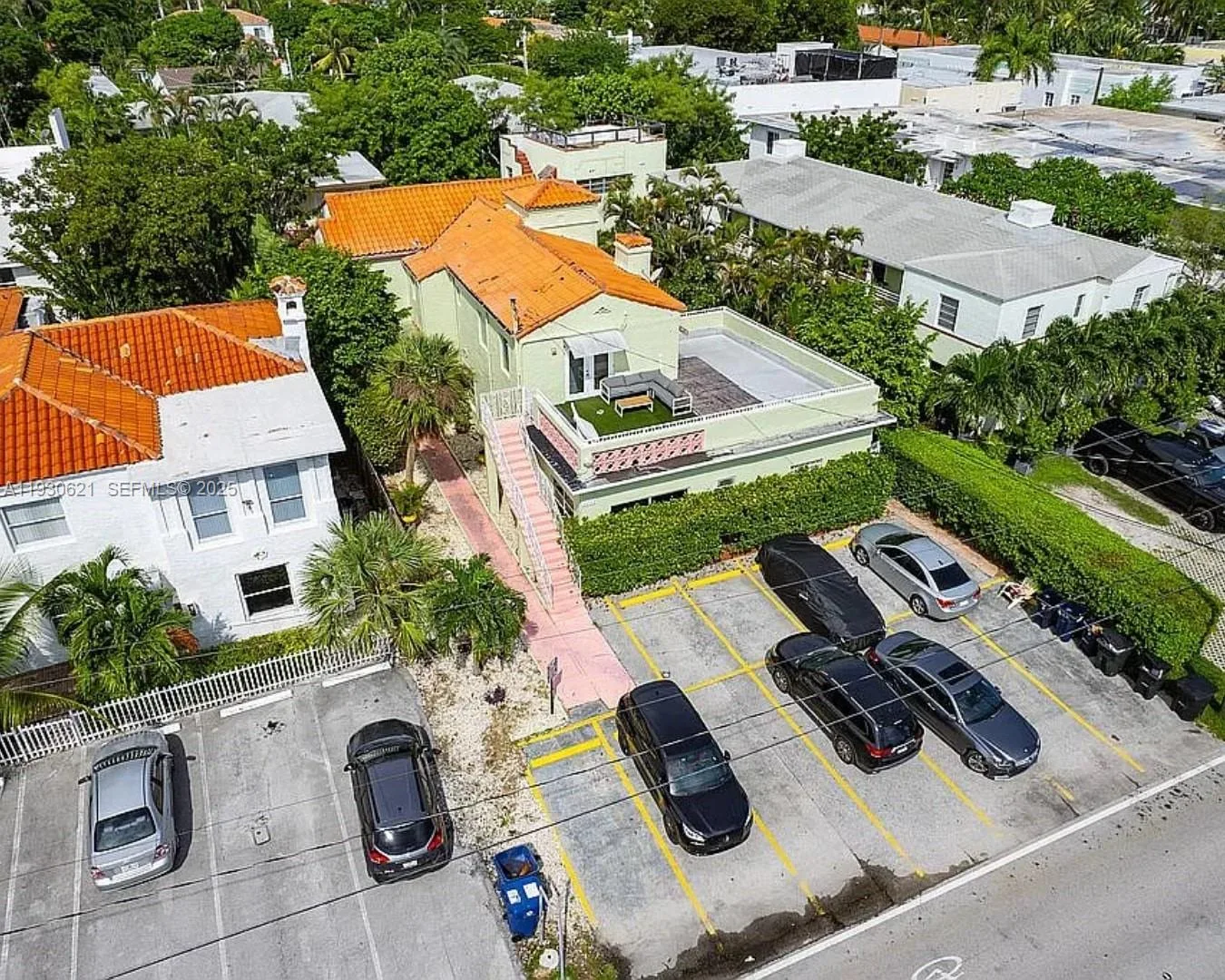 2822 Pine Tree Dr, Miami Beach, FL 33140