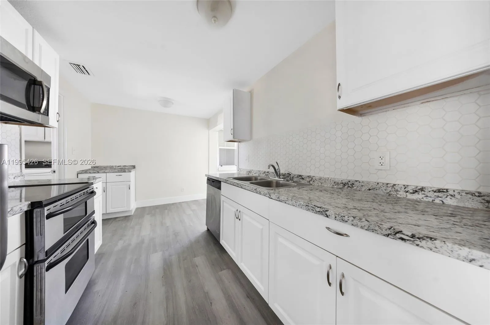 2520 NW 2nd Dr, Pompano Beach, FL 33064 — zdjęcie 2
