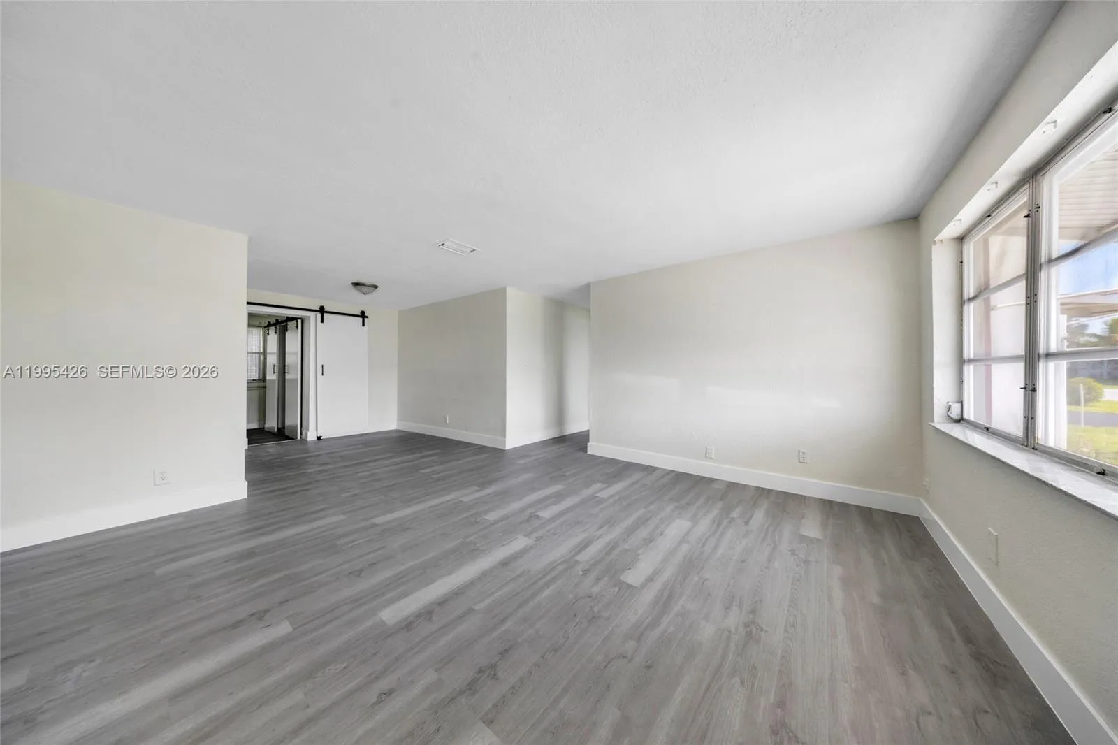 2520 NW 2nd Dr, Pompano Beach, FL 33064 — zdjęcie 3