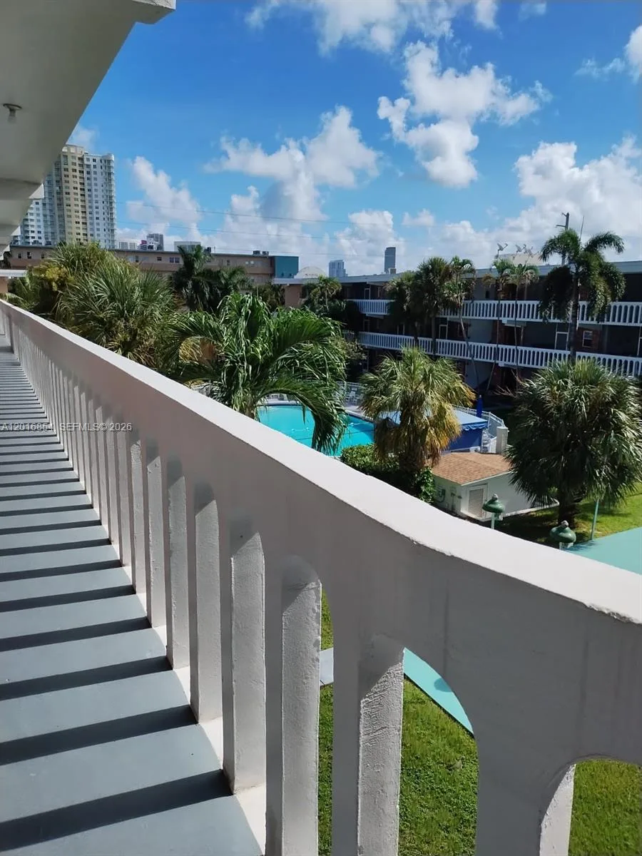 201 NE 14th Ave # 10C, Hallandale Beach, FL 33009 photo 2