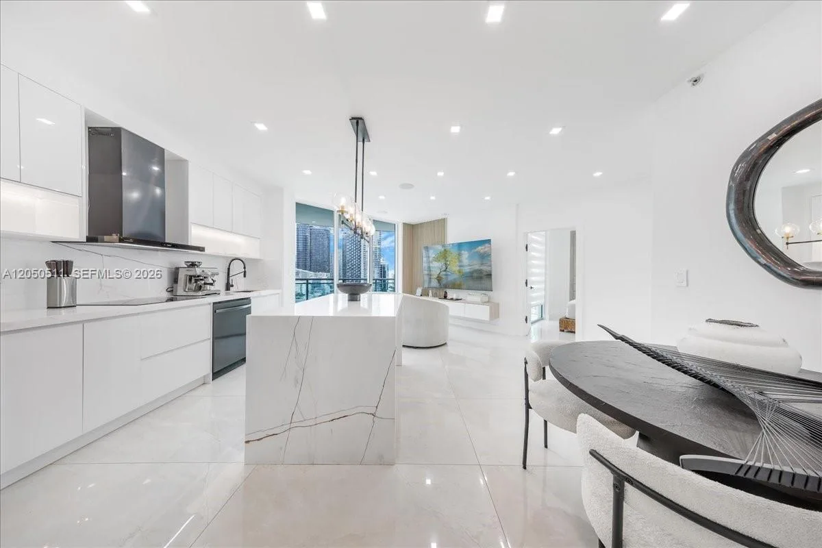 350 S Miami Ave # 2314, Miami, FL 33130 photo 3