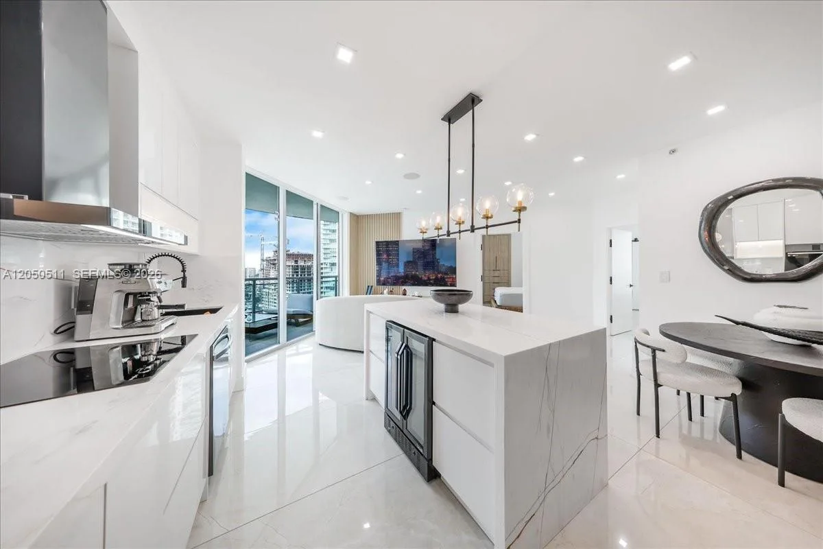 350 S Miami Ave # 2314, Miami, FL 33130 photo 4