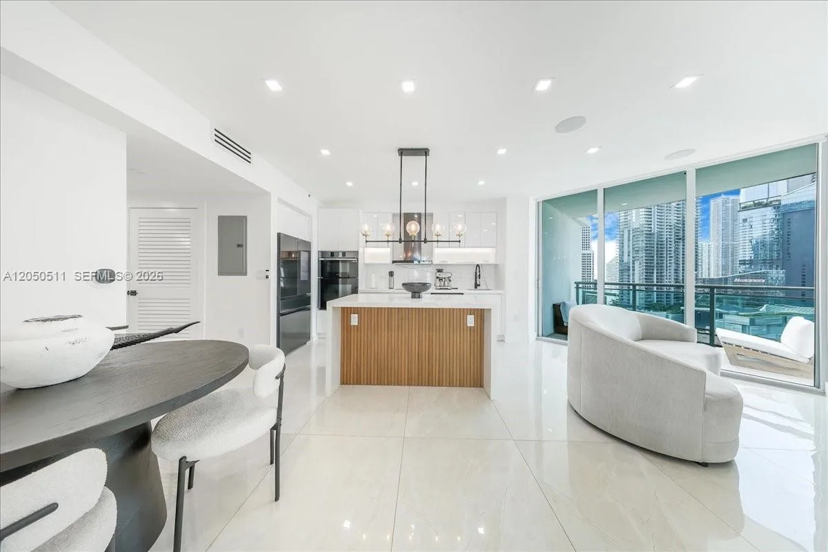 350 S Miami Ave # 2314, Miami, FL 33130 photo 5