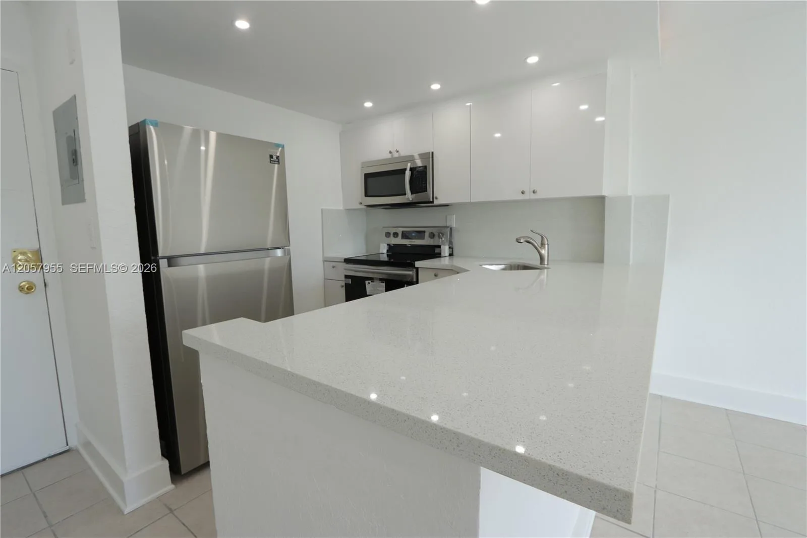 4550 NW 9th St # 418, Miami, FL 33126 photo 4