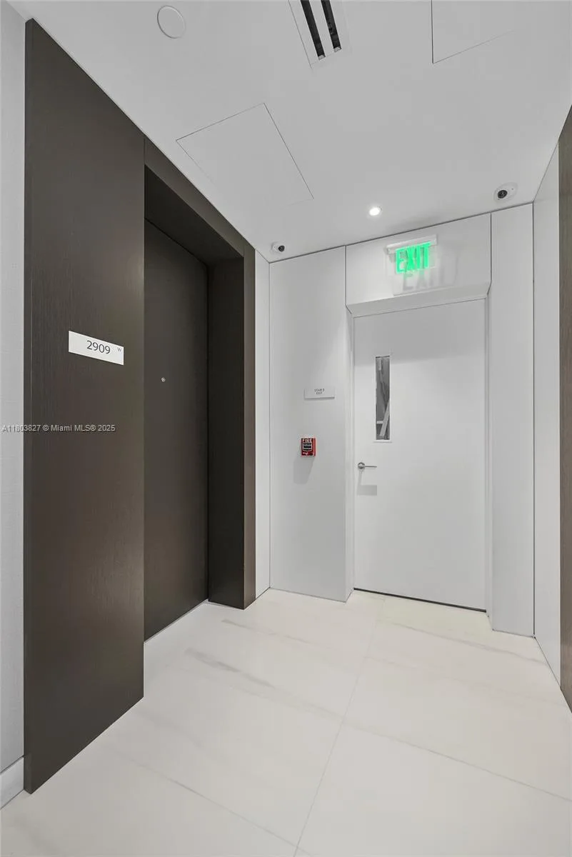 300 Biscayne Blvd Way # 2909, Miami, FL 33131 photo 2