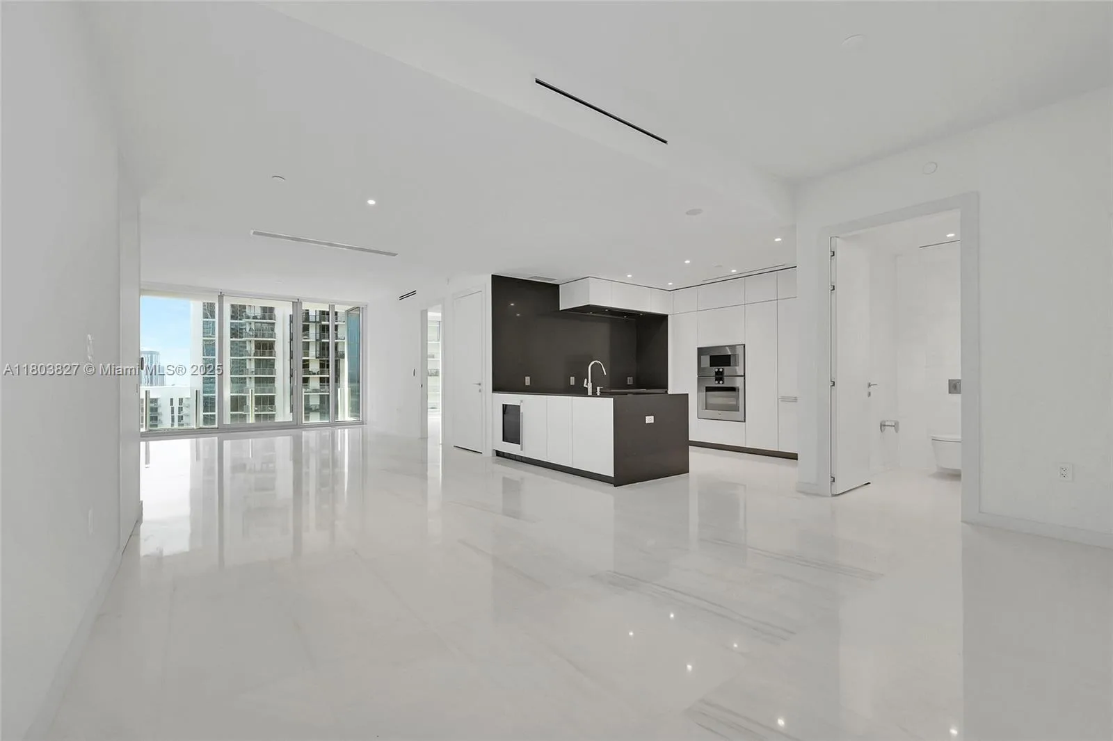 300 Biscayne Blvd Way # 2909, Miami, FL 33131 photo 3