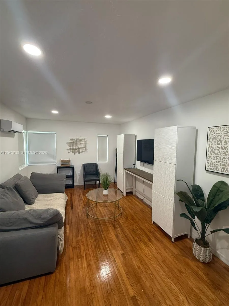 528 NE 70th St # Top, Miami, FL 33138 photo 10