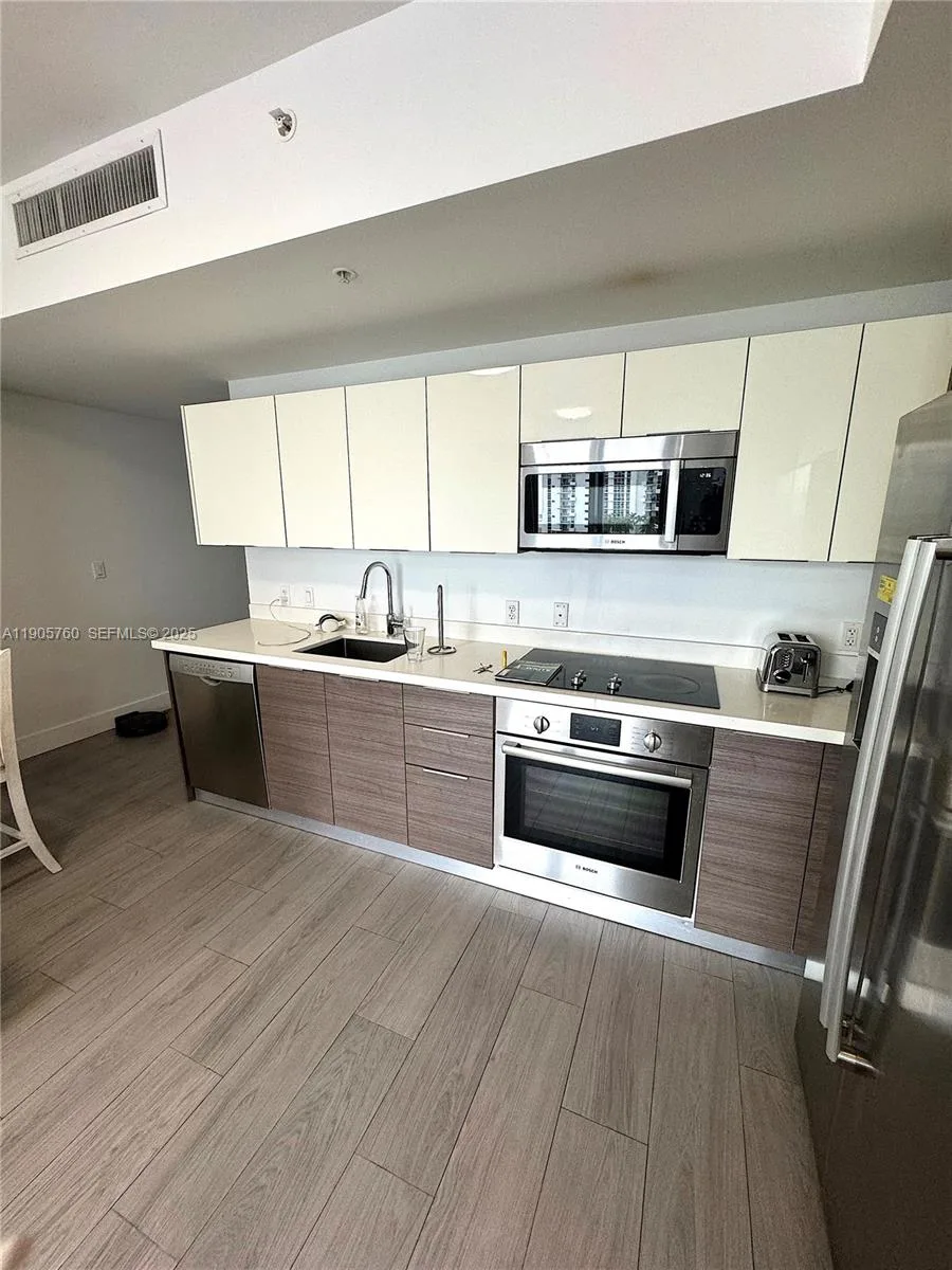 1010 SW 2nd Ave # 910, Miami, FL 33130 photo 4
