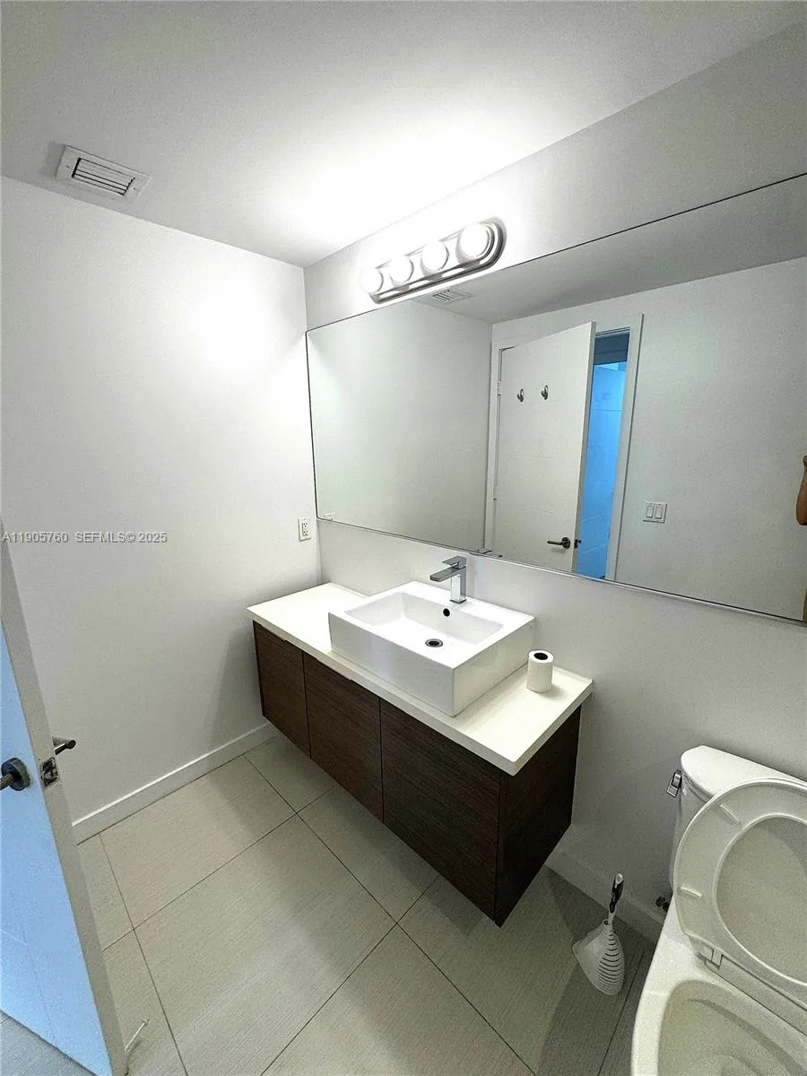1010 SW 2nd Ave # 910, Miami, FL 33130 photo 8