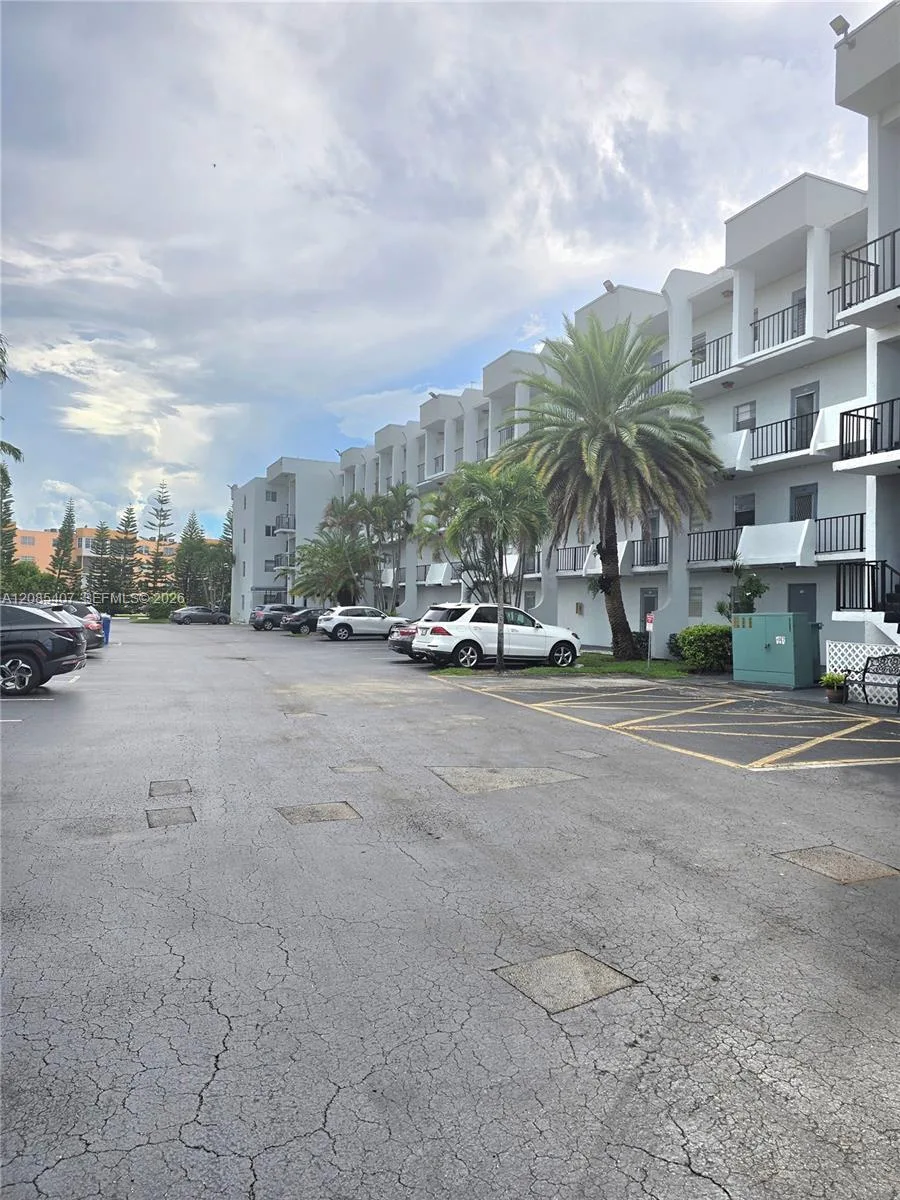 3000 E Sunrise Lakes Dr # 108, Sunrise, FL 33322