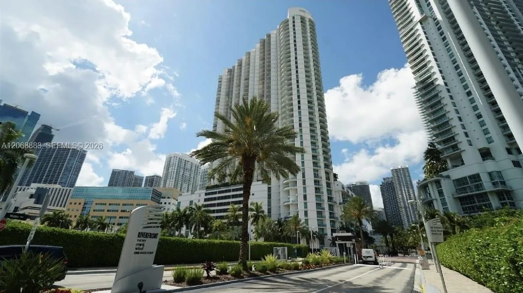 350 S Miami Ave # 3213, Miami, FL 33130 photo 2
