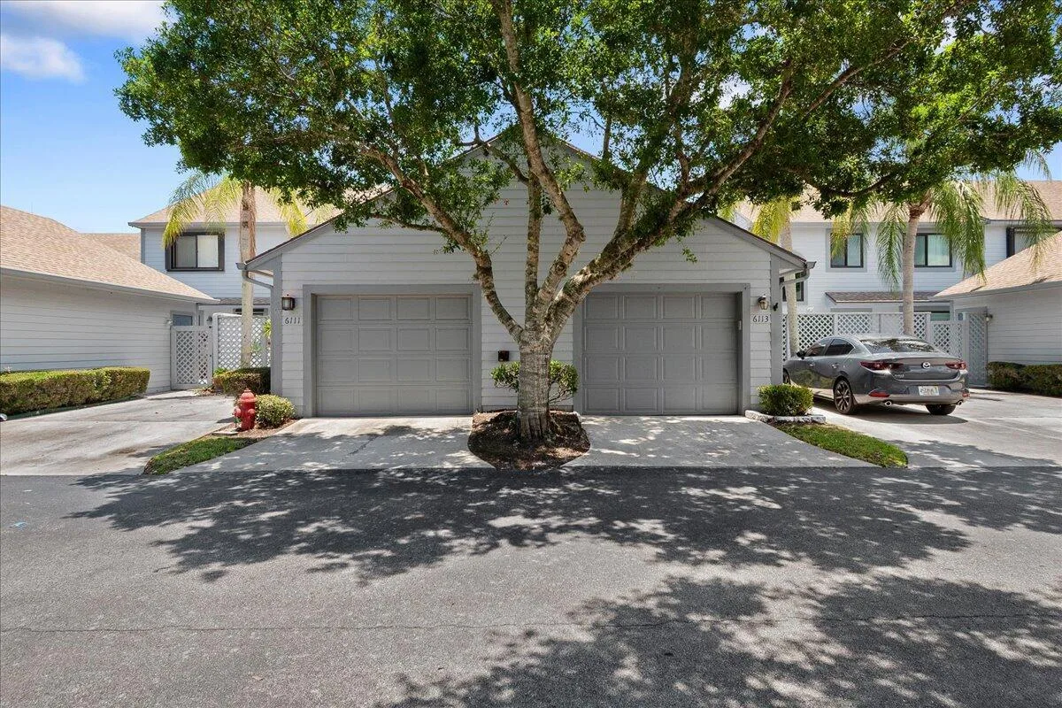6111 SE Georgetown Place, Hobe Sound, FL 33455