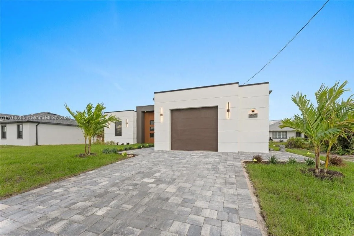 469 Petite AVE, Lehigh Acres, FL 33974 photo 2
