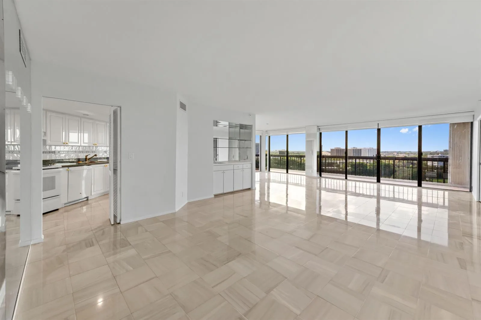 1900 Consulate Place # 1004, West Palm Beach, FL 33401