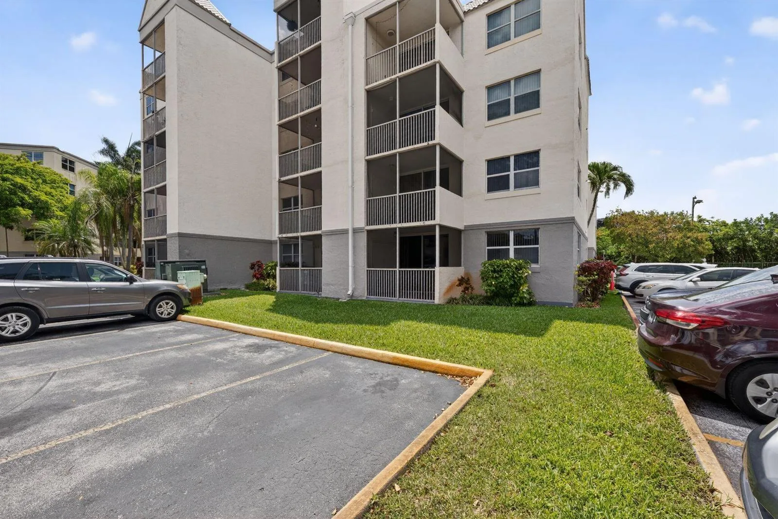 8373 Lake Drive # 101, Doral, FL 33166