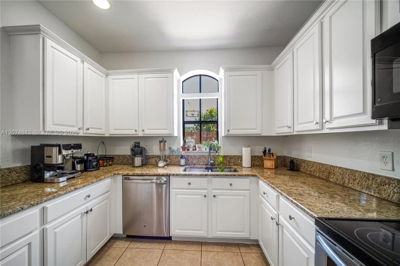 10334 NW 30th Ter, Doral, FL 33172 photo 9