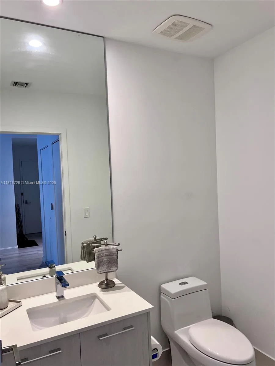 55 SW 9th St # 4109, Miami, FL 33130 photo 5