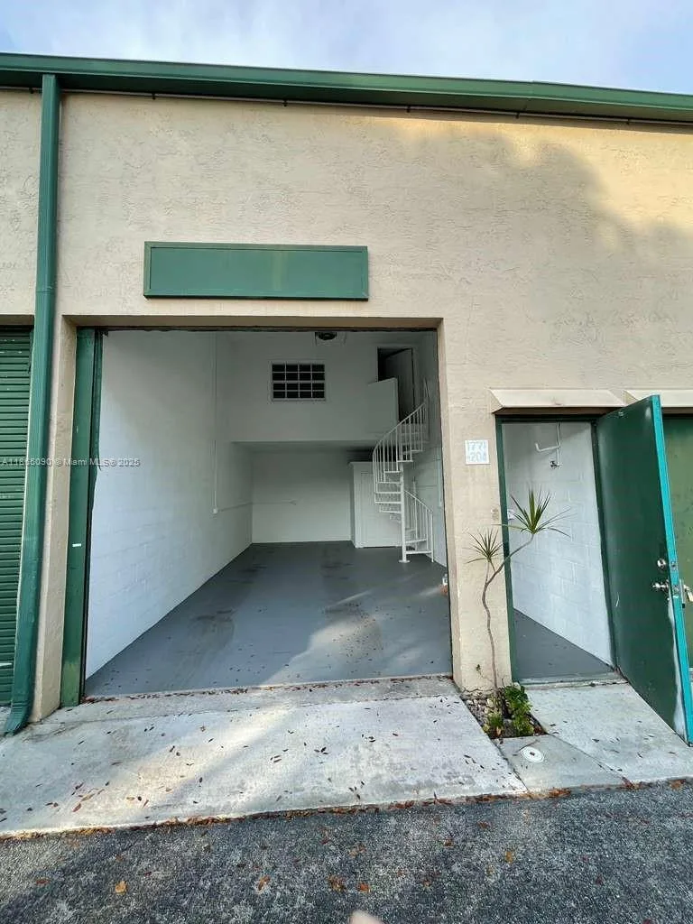 1771 Blount Rd # 204, Pompano Beach, FL 33069
