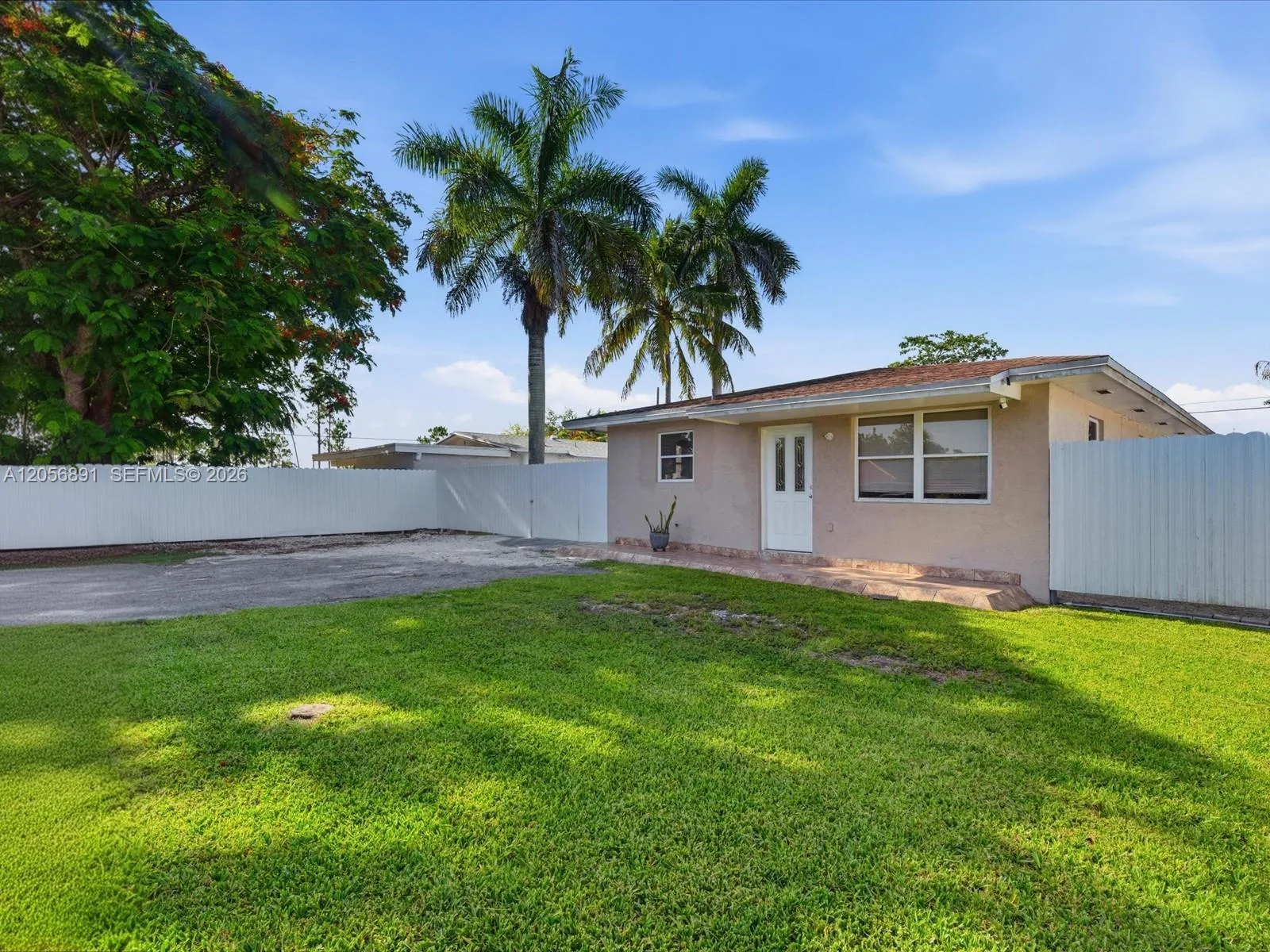 827 SW 3rd St, Florida City, FL 33034 photo 2
