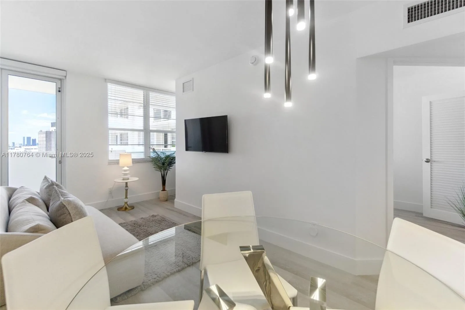 100 Lincoln Rd # 1218, Miami Beach, FL 33139 photo 2
