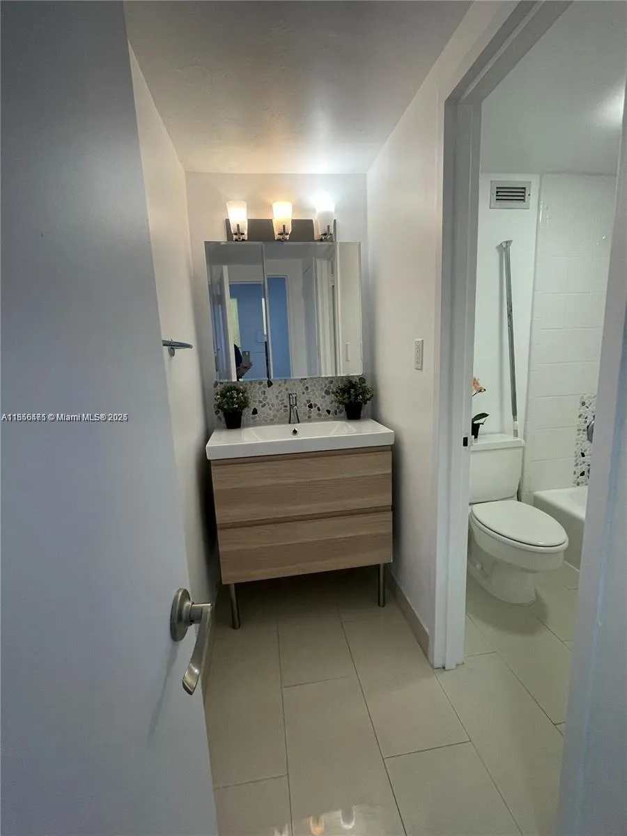 2899 Collins Ave # 1420, Miami Beach, FL 33140 photo 10
