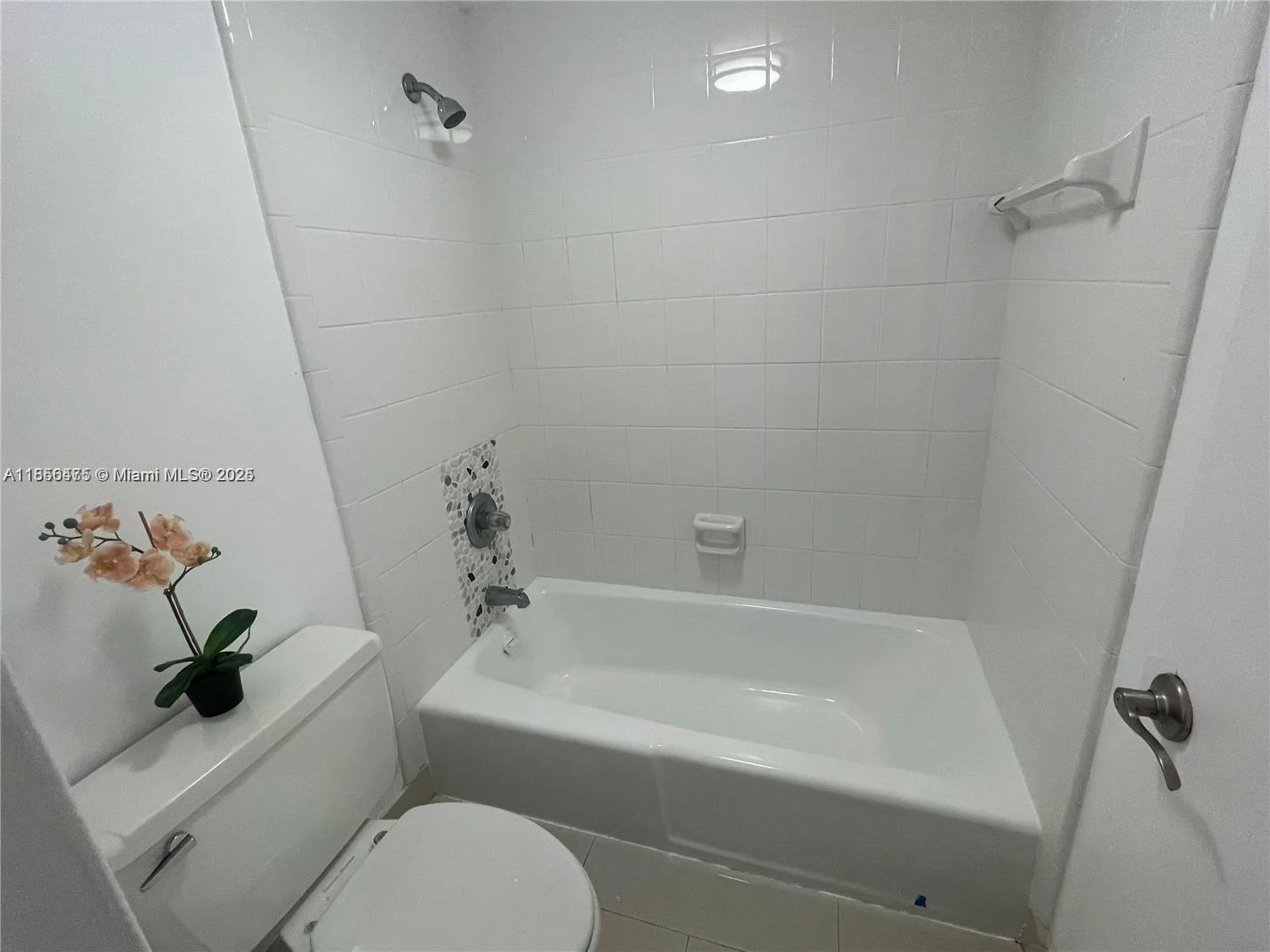 2899 Collins Ave # 1420, Miami Beach, FL 33140 photo 9
