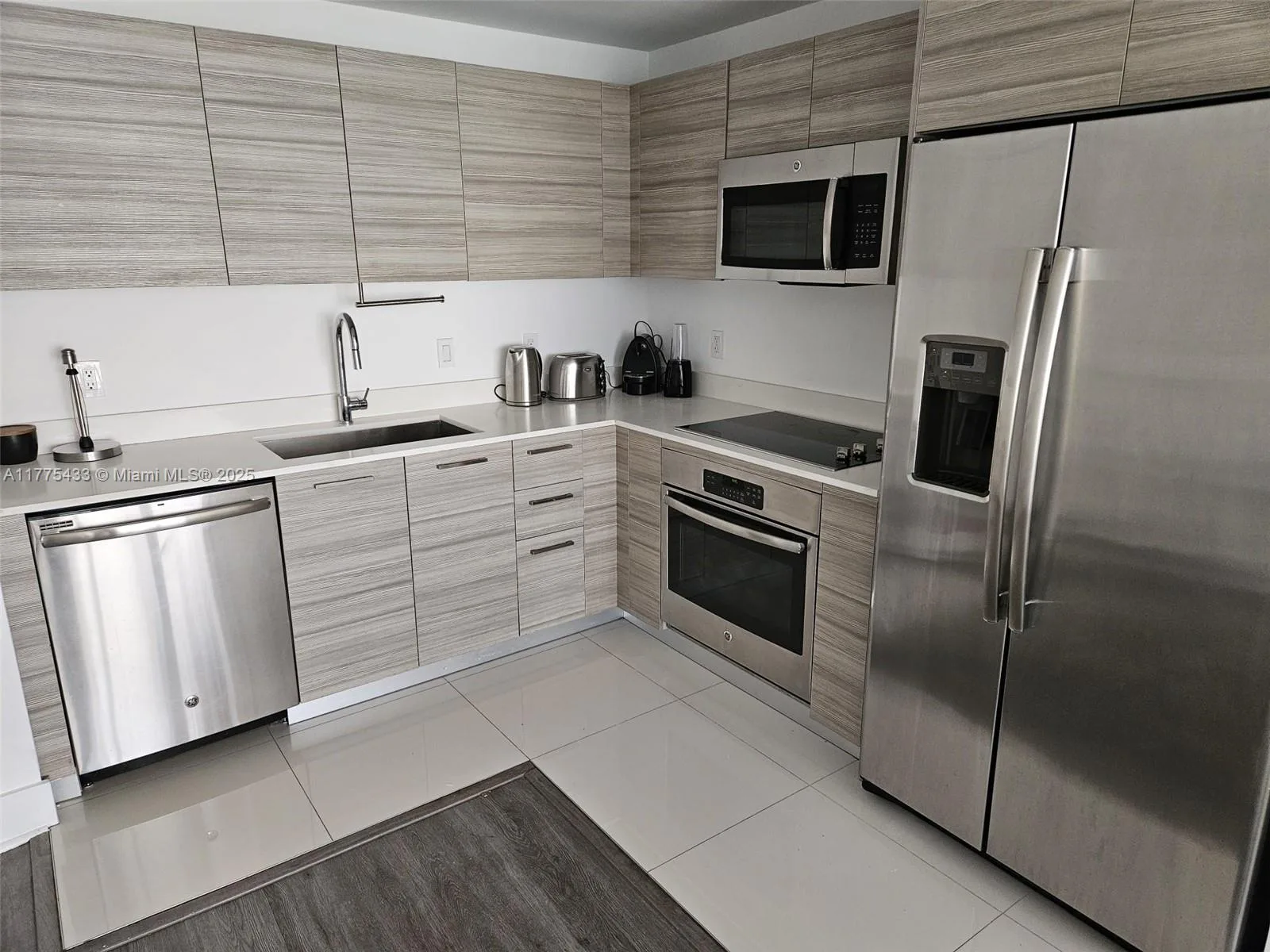 121 NE 34 ST # 2511, Miami, FL 33137 photo 2