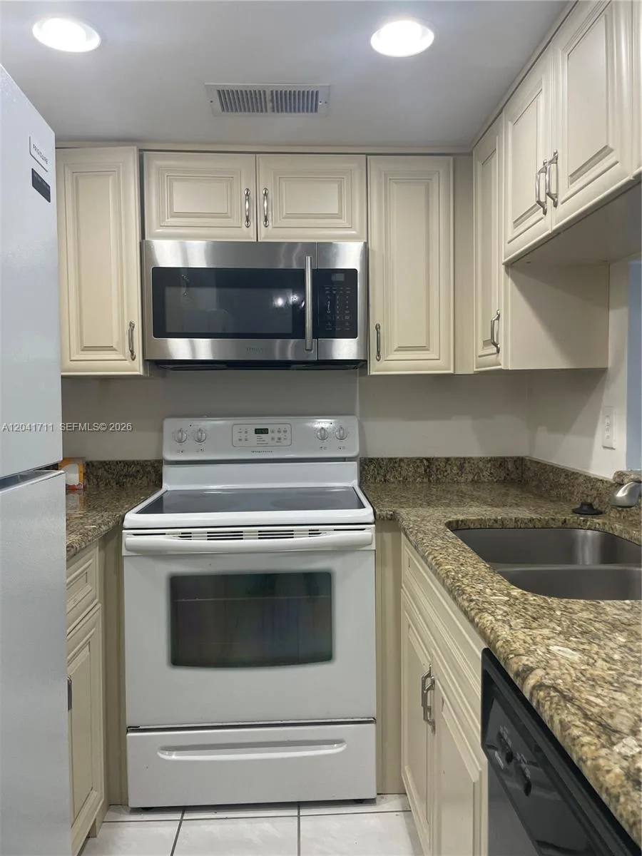 7250 Golf Colony Ct # 102, Lake Worth, FL 33467 photo 8