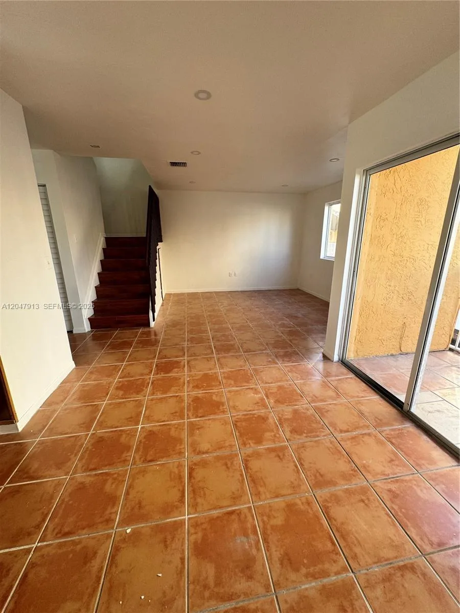 6245 Kendale Lakes Cir # 208, Miami, FL 33183 photo 12