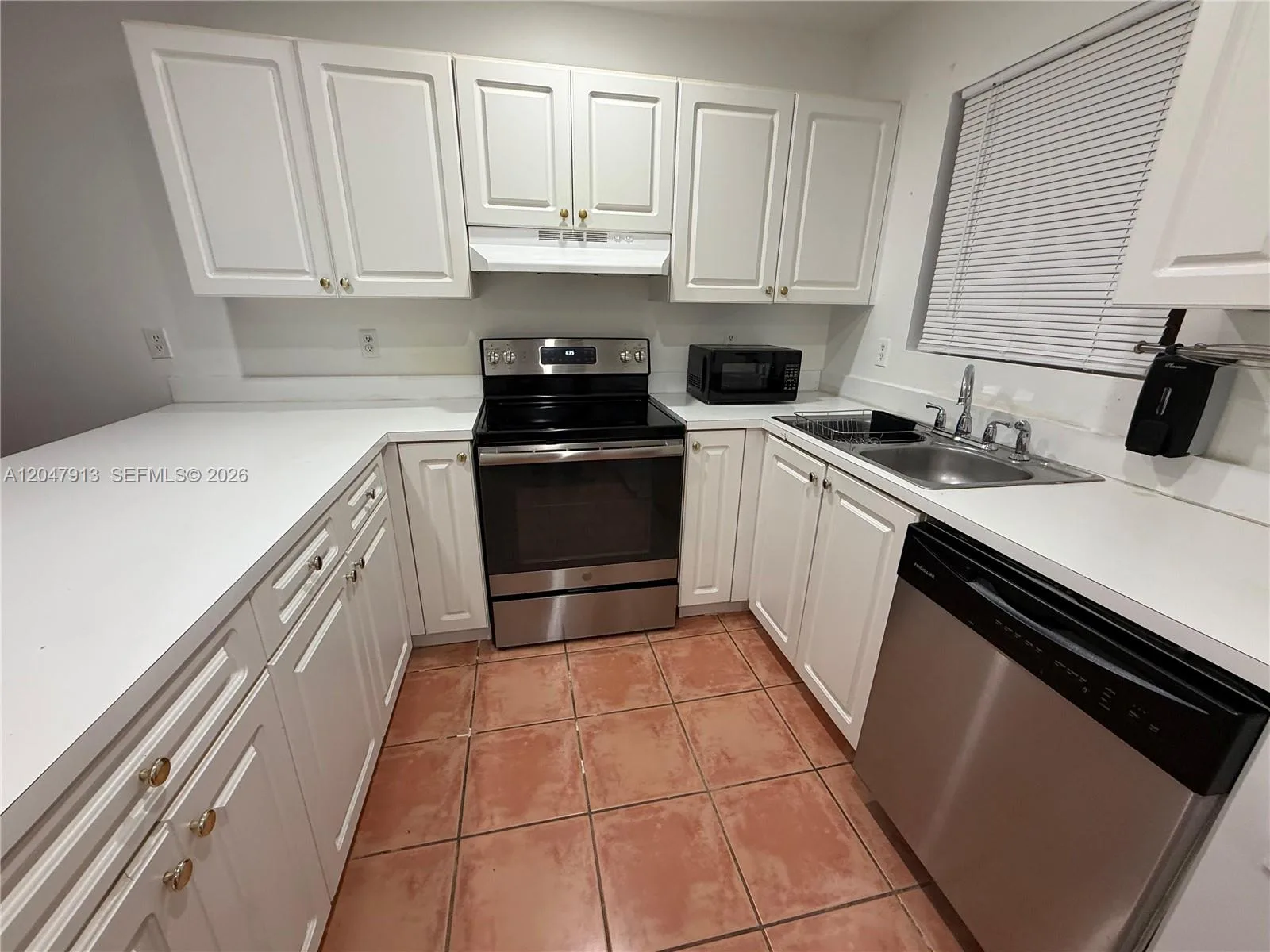 6245 Kendale Lakes Cir # 208, Miami, FL 33183 photo 13