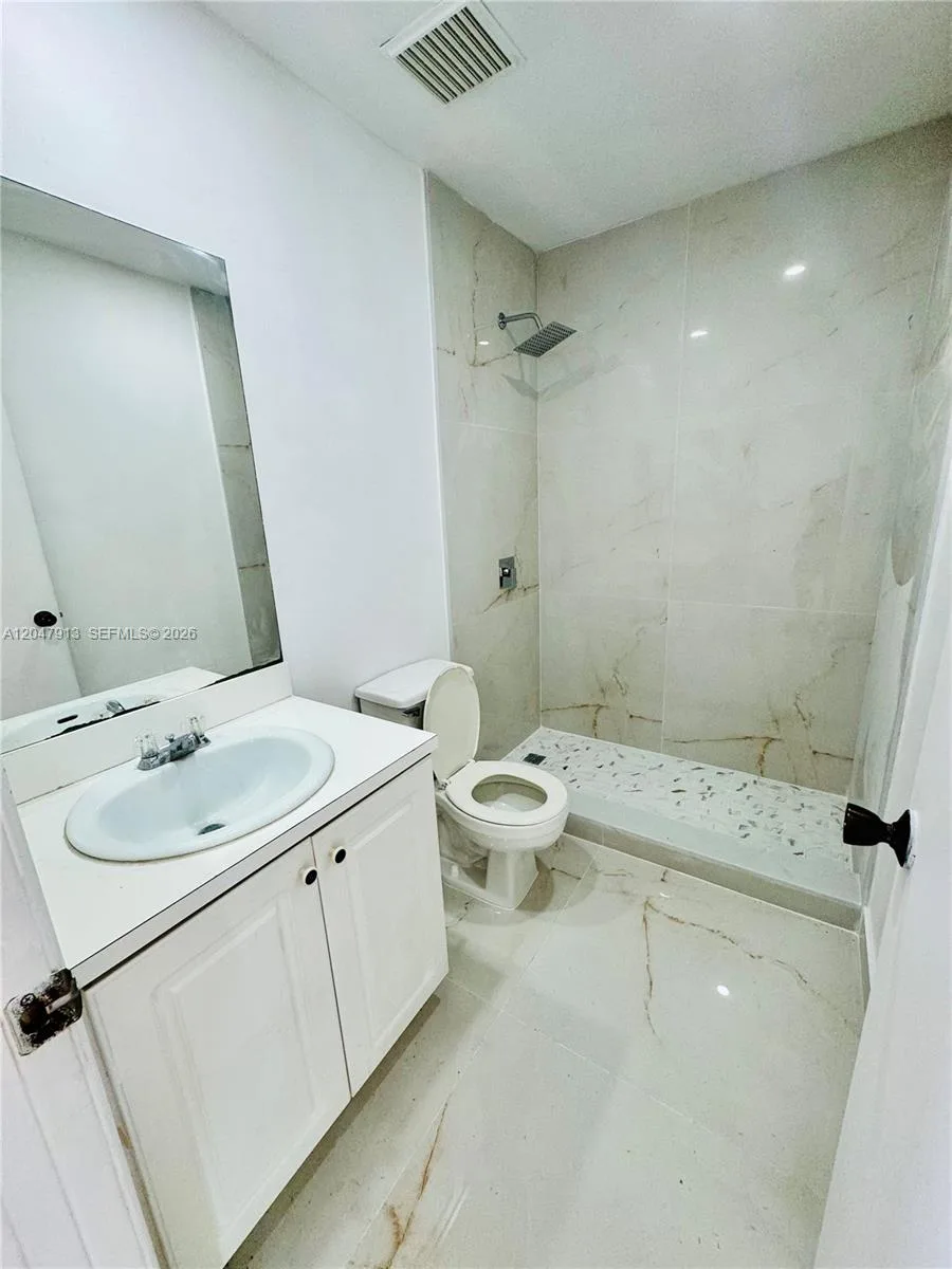 6245 Kendale Lakes Cir # 208, Miami, FL 33183 photo 9