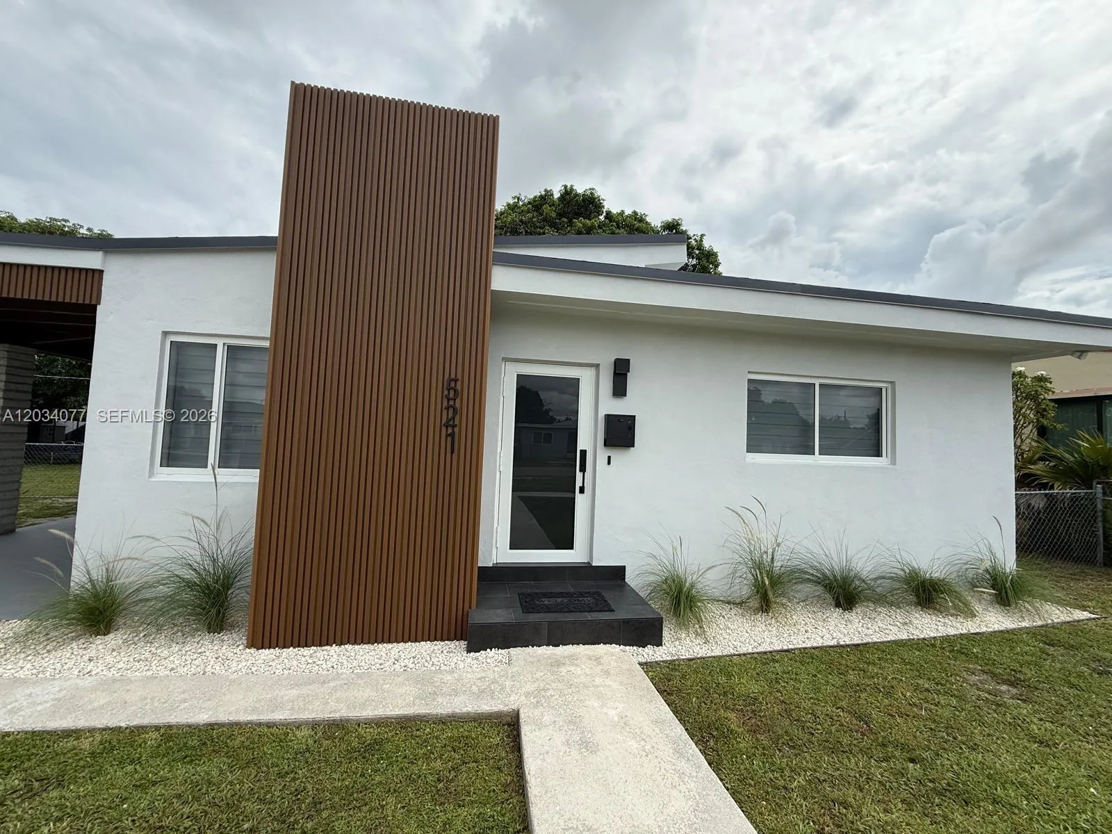 521 E 33rd St, Hialeah, FL 33013 photo 3