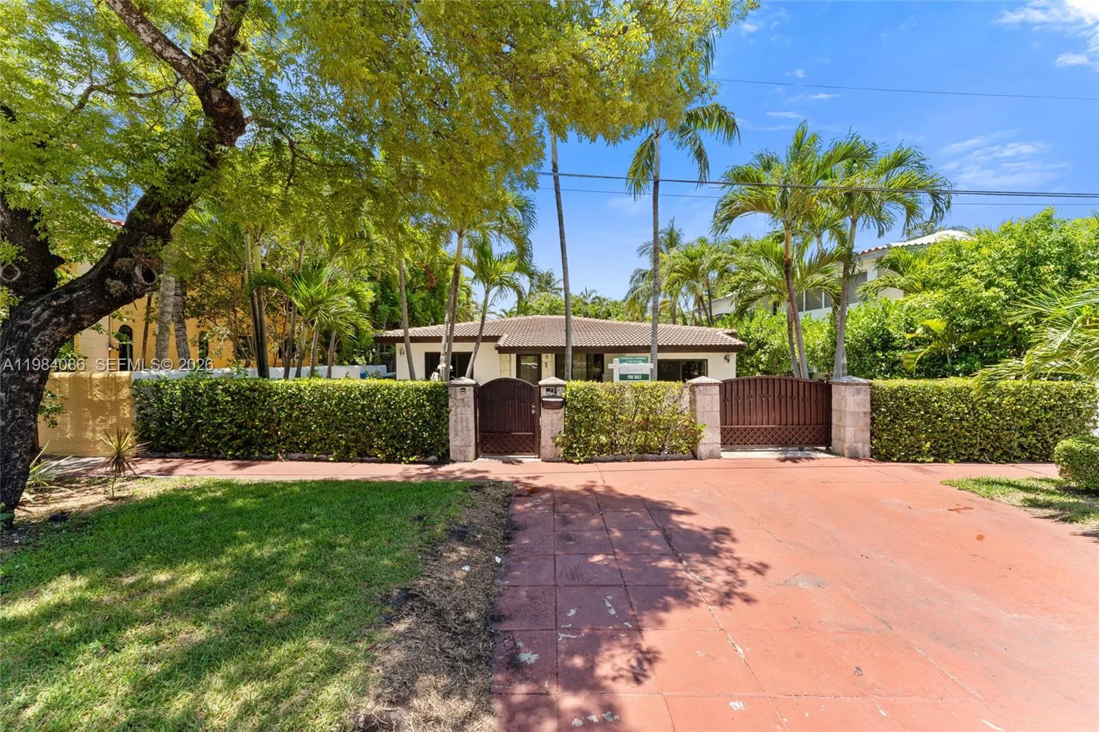 2054 Alton Rd, Miami Beach, FL 33140