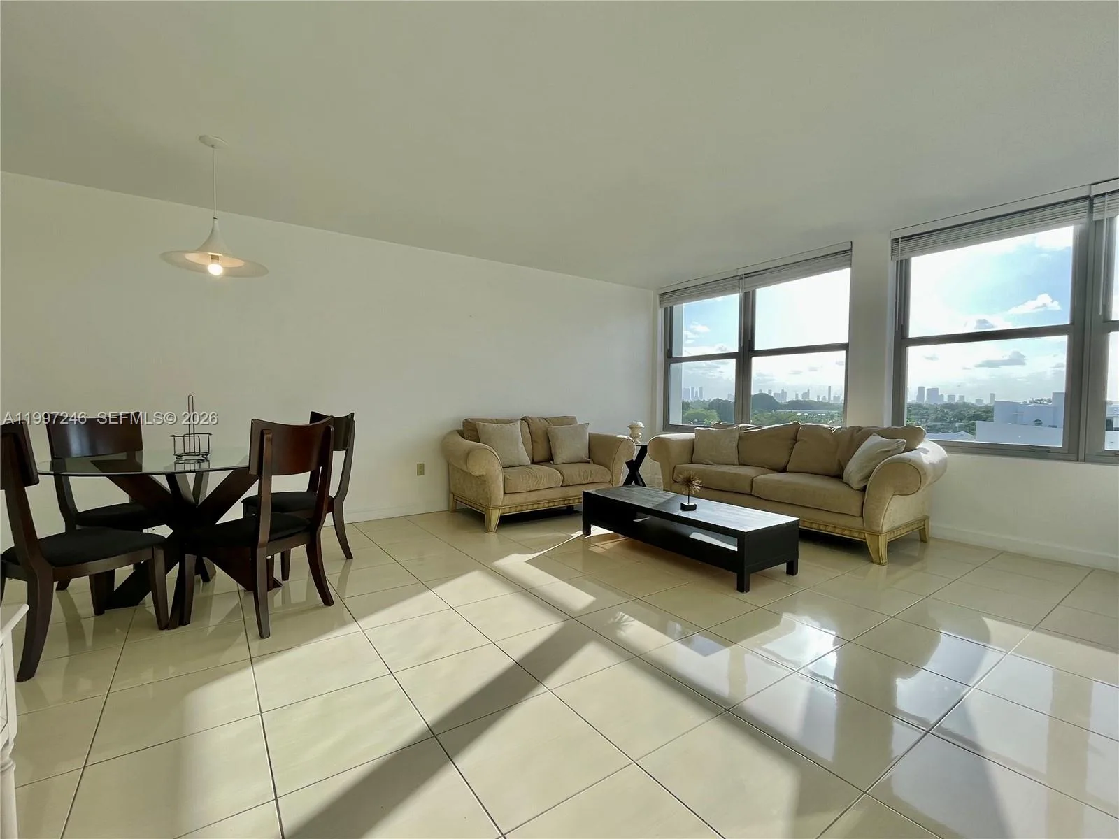 2899 Collins Ave # 810, Miami Beach, FL 33140 photo 2