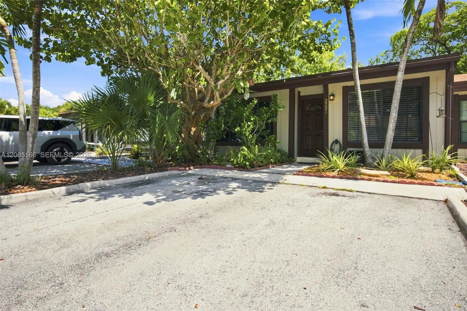 2221 Buttonwood Ave, Pembroke Pines, FL 33026