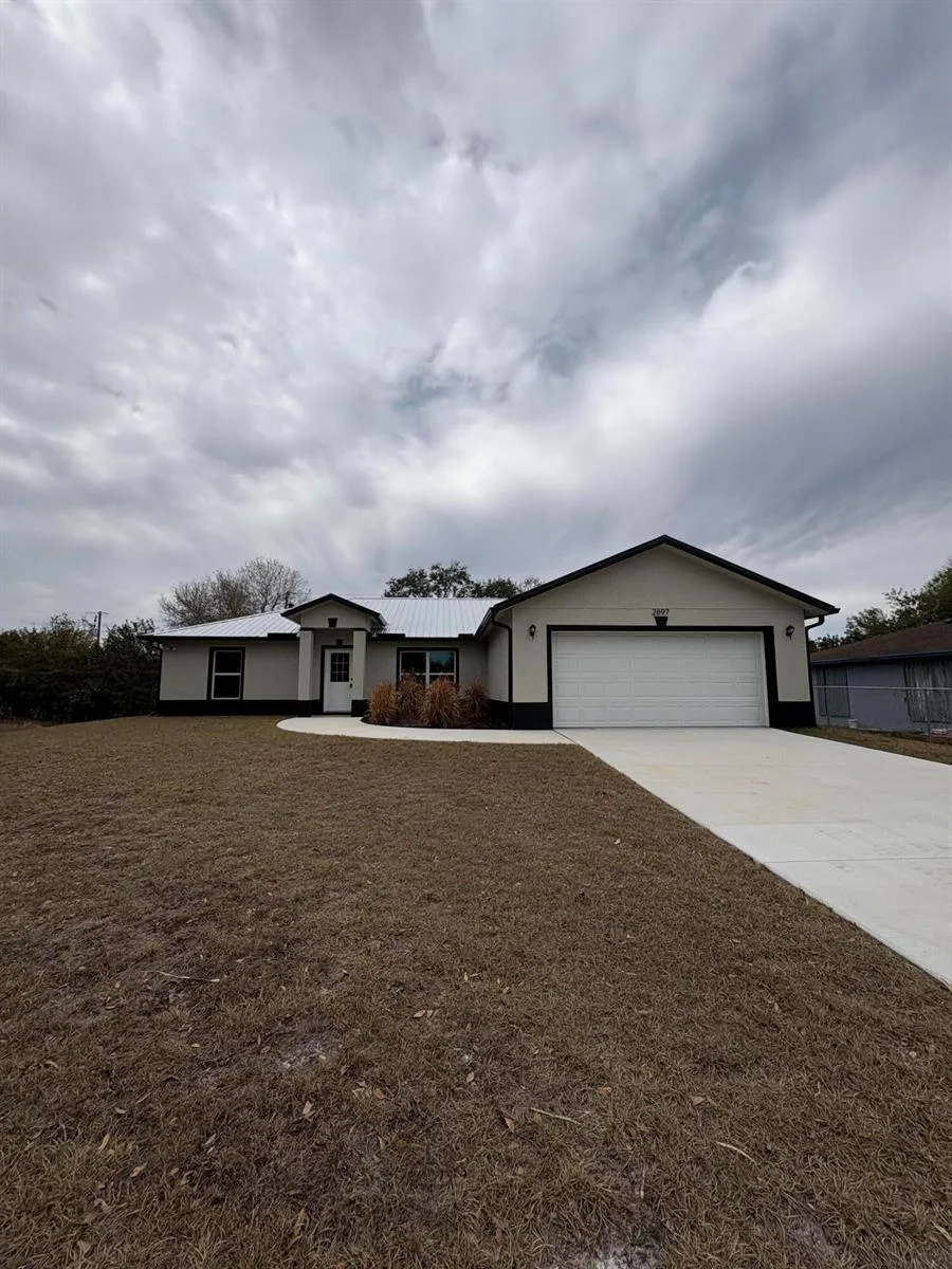 2897 NW 37th Avenue, Okeechobee, FL 34972