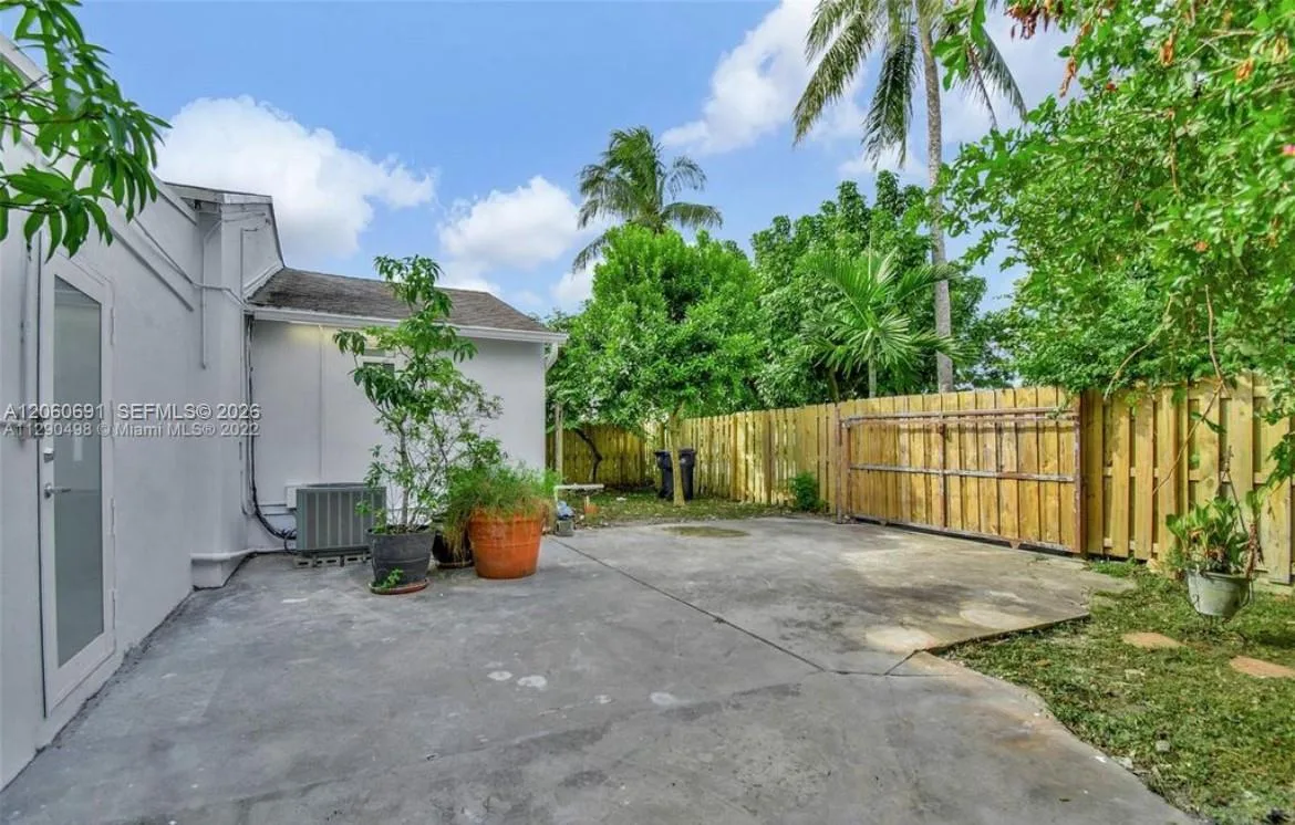 6391 SW 39th St, Miami, FL 33155 photo 2