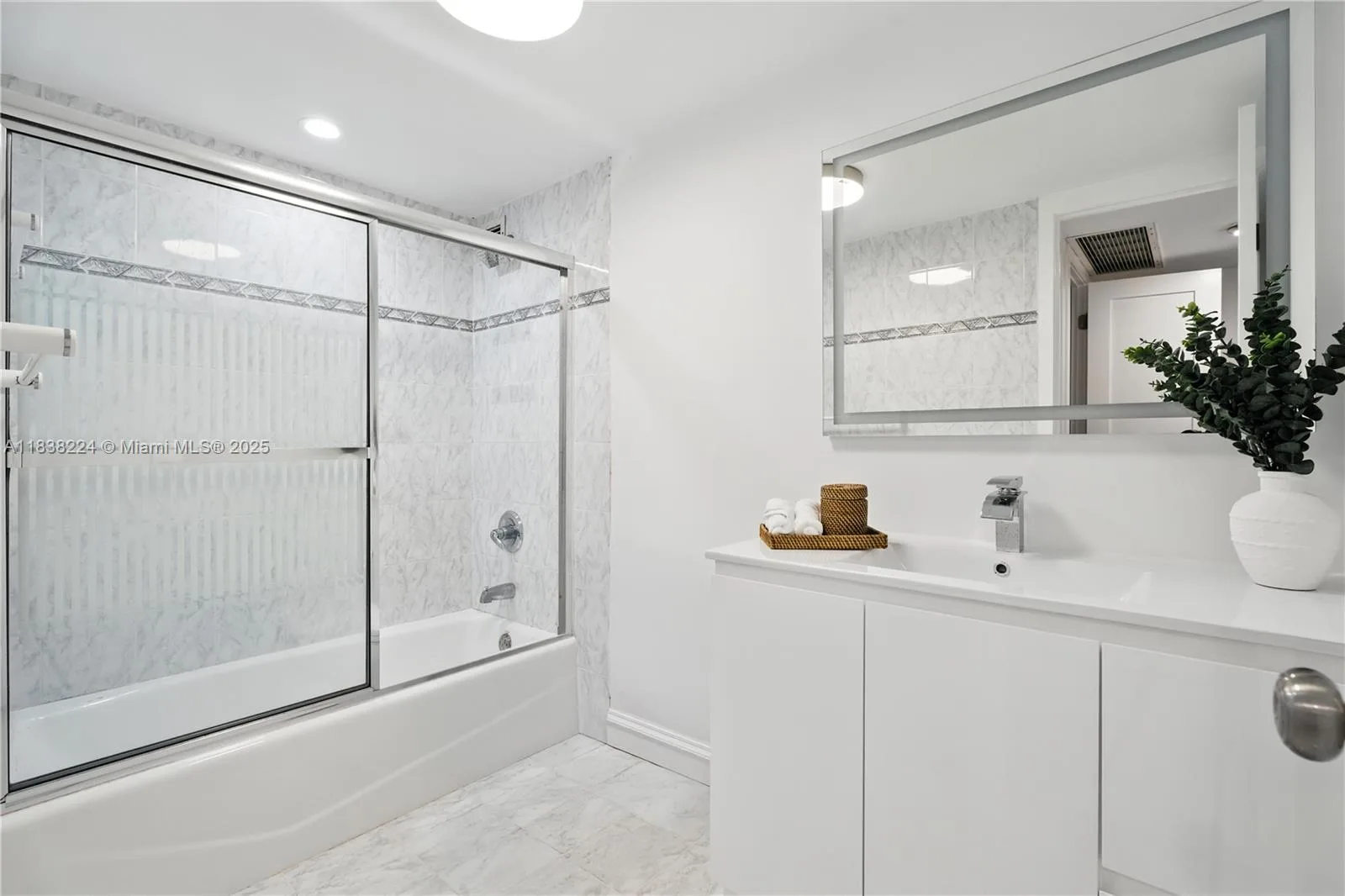 5555 Collins Ave # 6W, Miami Beach, FL 33140 photo 9