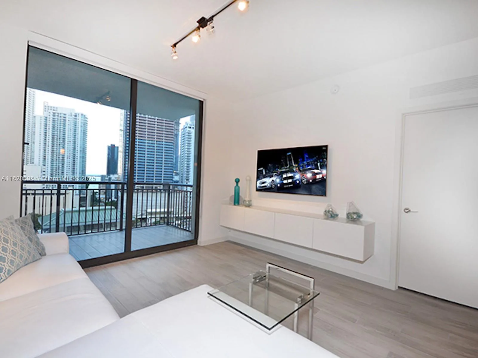 999 SW 1st Ave # 1611, Miami, FL 33130 photo 11
