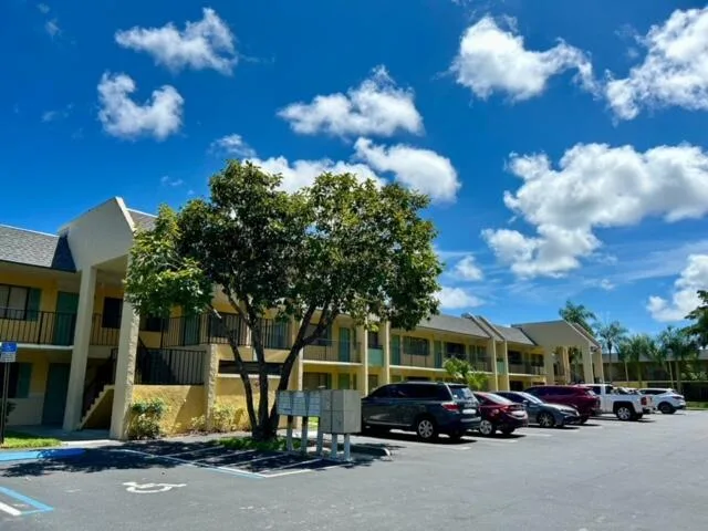 1830 W Meadows Circle # 1830, Boynton Beach, FL 33436