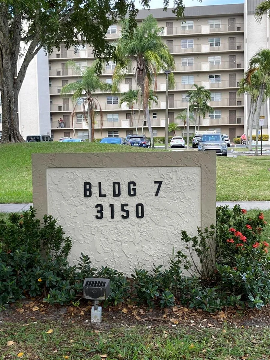 3150 W Rolling Hills Circle # 704, Davie, FL 33328 photo 2
