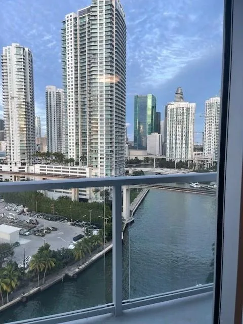 185 SW 7th St # 1605, Miami, FL 33130