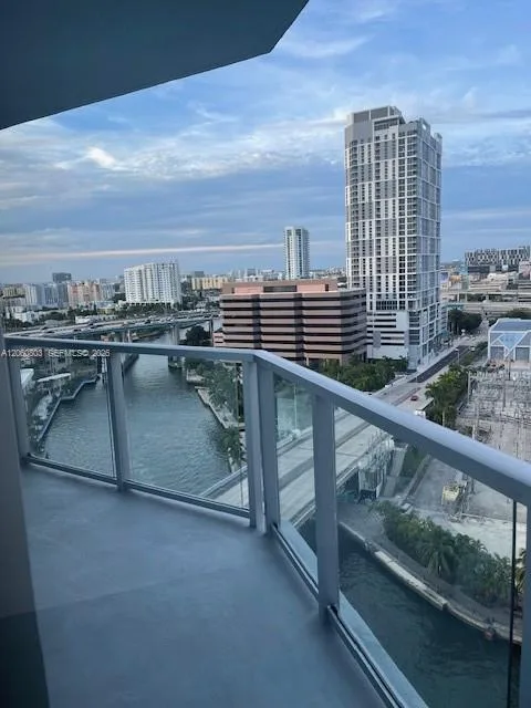 185 SW 7th St # 1605, Miami, FL 33130 photo 3