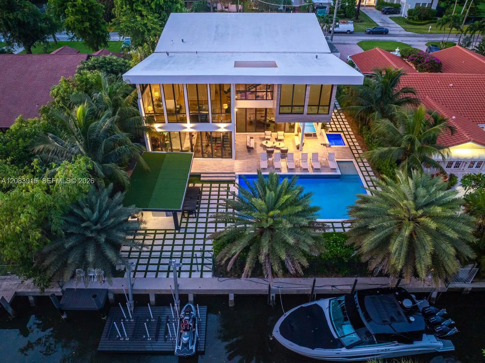 521 Holiday Dr, Hallandale Beach, FL 33009