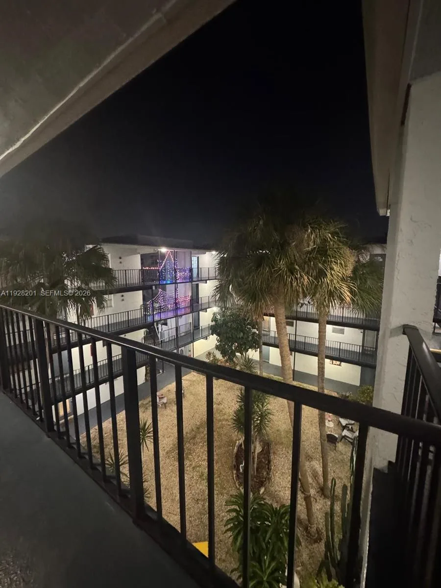 2800 SOMESET DR # 404, Lauderdale Lakes, FL 33311