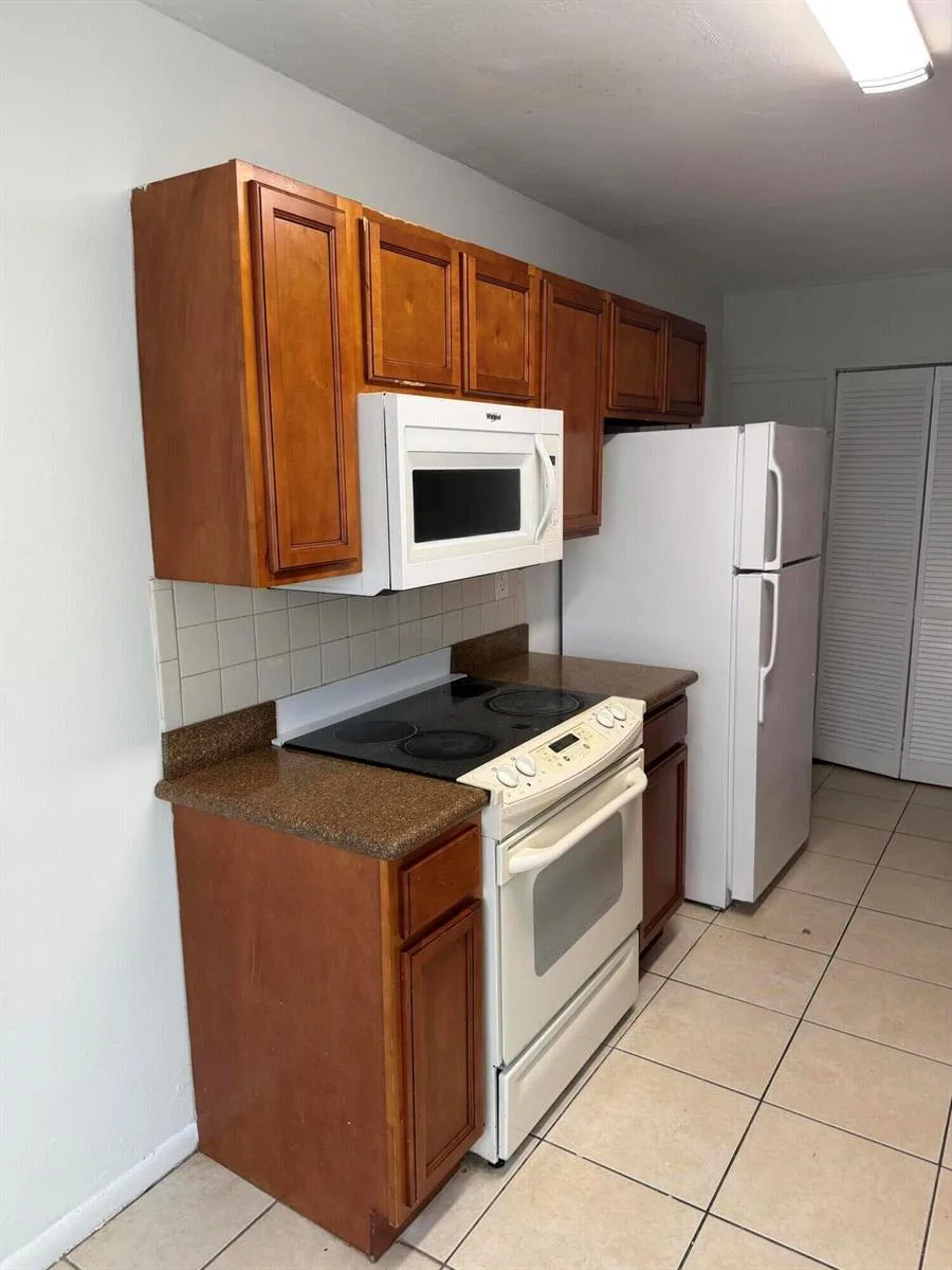 1501 N 70TH Way, Hollywood, FL 33024 photo 8