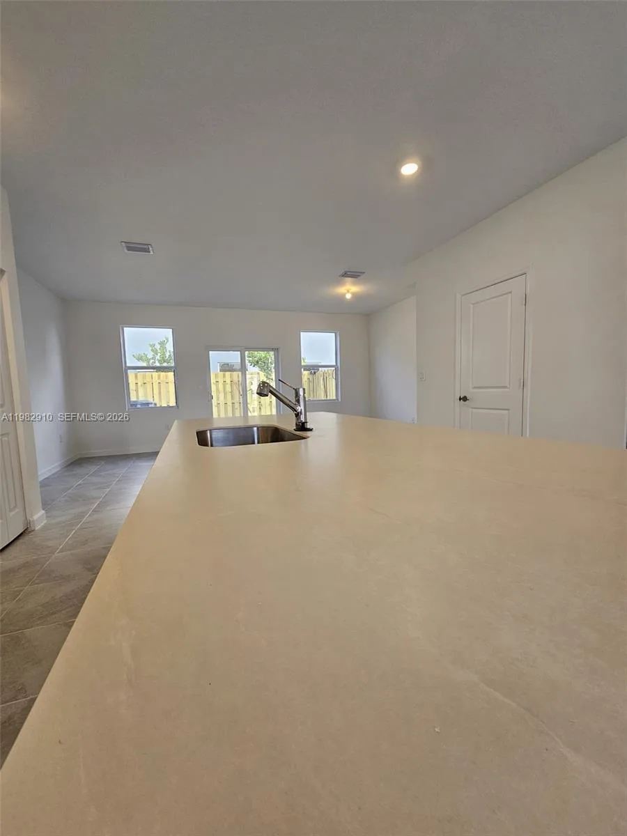 1148 SE 2nd St, Florida City, FL 33034 photo 2