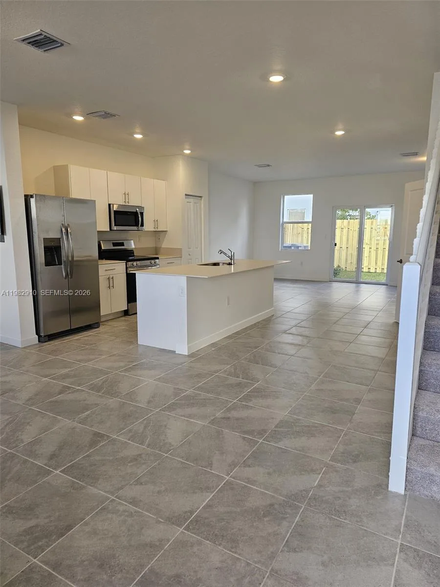 1148 SE 2nd St, Florida City, FL 33034 photo 3